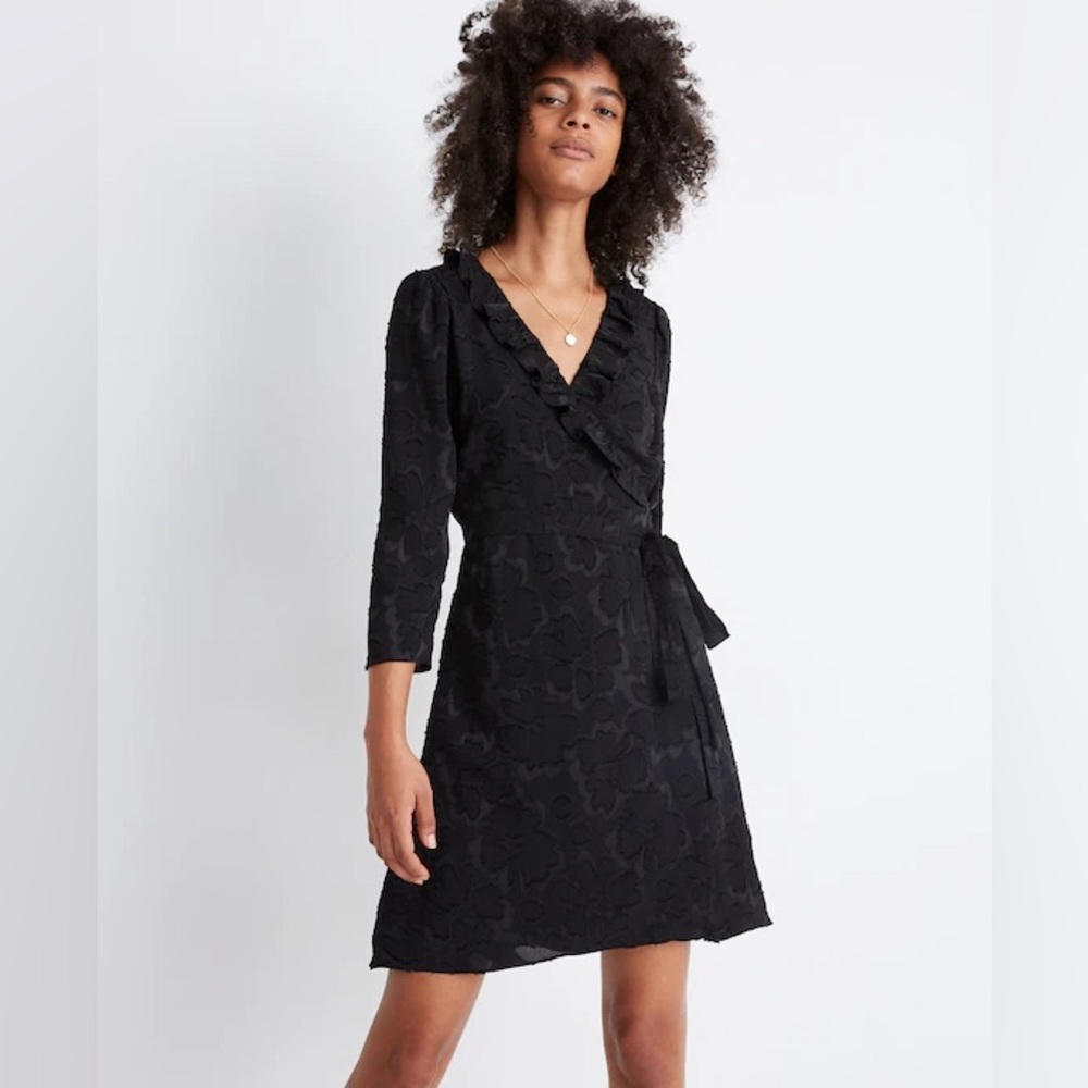 Madewell Ruffled Wrap Dress in Floral Jacquard size large black